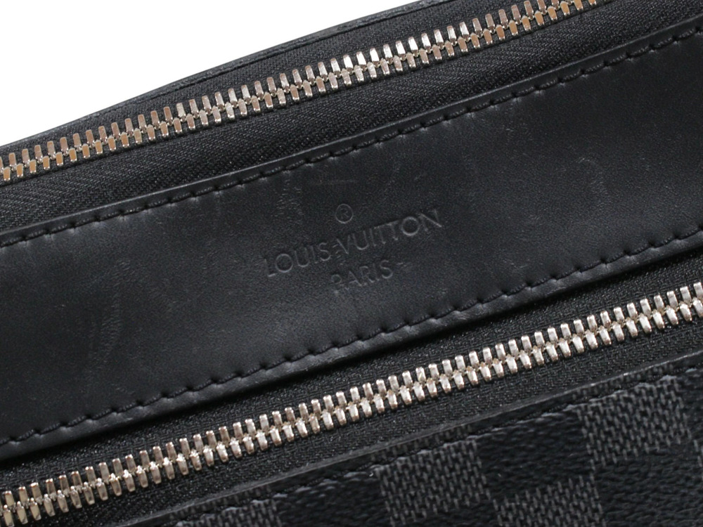 LOUIS VUITTON Mick NM Damier Graphite Black Gray Messenger Crossbody